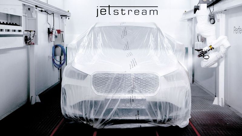 Unter dem Bereichsnamen „Sata Automation“ demonstriert das Unternehmen das Robotik-System „jetstream“ im Live-Betrieb.(Bild:  Sata)