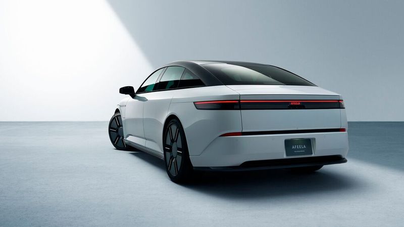 Äußerlich wirkt der Afeela 1 sehr windschlüpfig, was Vorteile in Hinblick auf seine Reichweite bieten dürfte. (Bild: SHM)