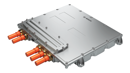 (Der Wechselrichter wandelt den Gleichstrom aus den Fahrzeugbatterien in Wechselstrom um. Damit lässt sich der Antriebsmotor antreiben. Bild: Bosch)