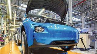 Antriebe:  In der heutigen Zeit sind fahrerlose Transportsysteme durch die Automatisierung mehr denn je gefragt. Der SIMATIC MICRO-DRIVE erfüllt hierfür alle Anforderungen und überzeugt mit einfacher Inbetriebnahme und Bauweise. Durch das große Leistungsspektrum kann er flexibel eingesetzt werden. (BMW Leipzig/Siemens DAM)