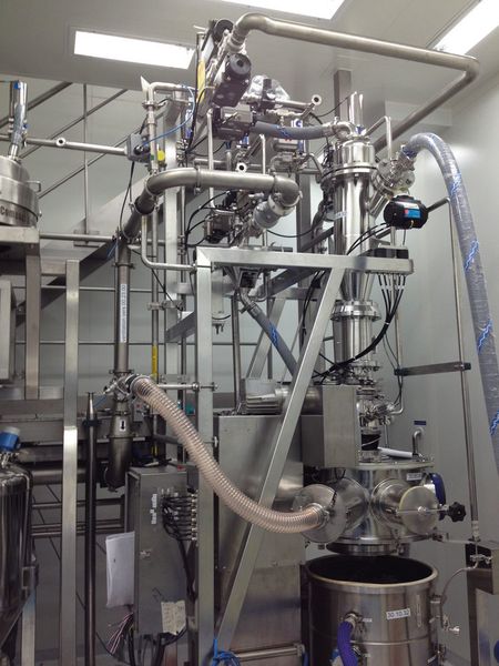 With Dec’s combined PTS - Dosivalve - DCS system, bulk solids of all kinds (fine, toxic, with poor flow characteristics, etc.) can be directly dispensed into drums from process equipment or any container, thereby enabling the emptying, conveying, dosing and filling of powder into drums in just one single step.  (Dec)