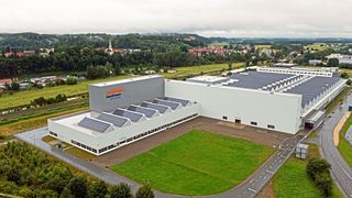 Für den Neubau der Handtmann Maschinenfabrik wurde Dematic mit der Konzeption und Umsetzung des Großprojekts betraut.  (Bild: Dematic)