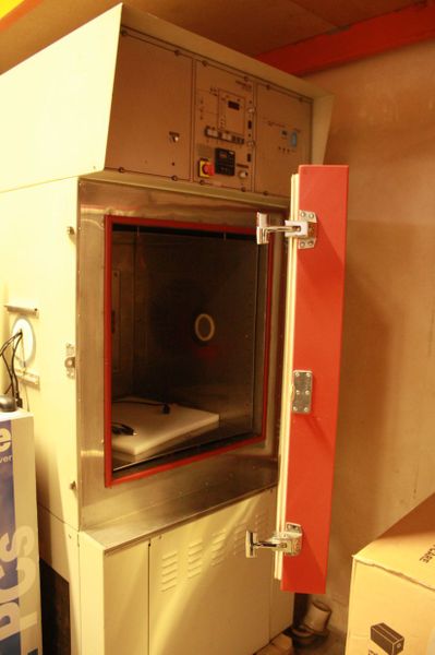 In der Klimakammer werden Tablets, PCs und Notebooks schon einmal extremen Temparaturen ausgesetzt, um sicher zu stellen, dass sie bei jedem Klima funktionieren. (IT-BUSINESS/Sarah Maier)