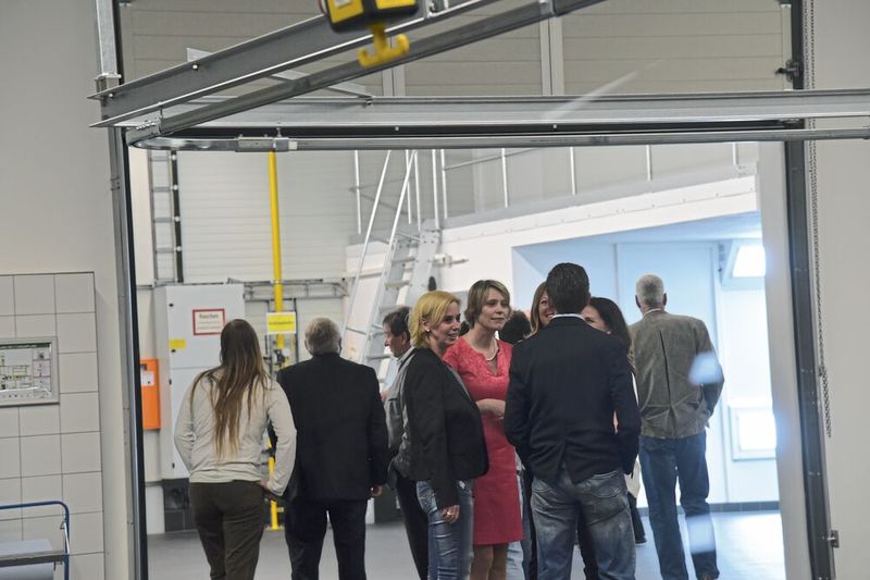 Entsprechend interessiert waren die Kunden an den neu gebauten Werkstatträumen. (Bild: Früchtl)