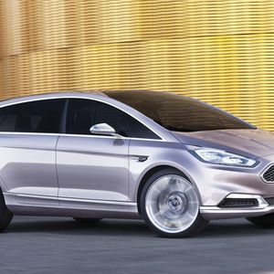 Der Autohersteller Ford will mit einer neuen Modell-Linie Nobelkunden betören. Zum Vorbild nehmen sich die Kölner die Möbelbranche und Robertos Bar.