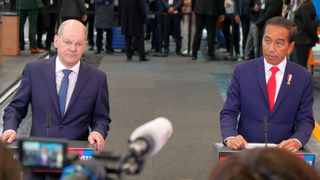 Bundeskanzler Olaf Scholz und sein indonesischer Amtskollege Joko Widodo am ersten Messetag in Hannover. (Bild: Sandro Kipar/VCG)