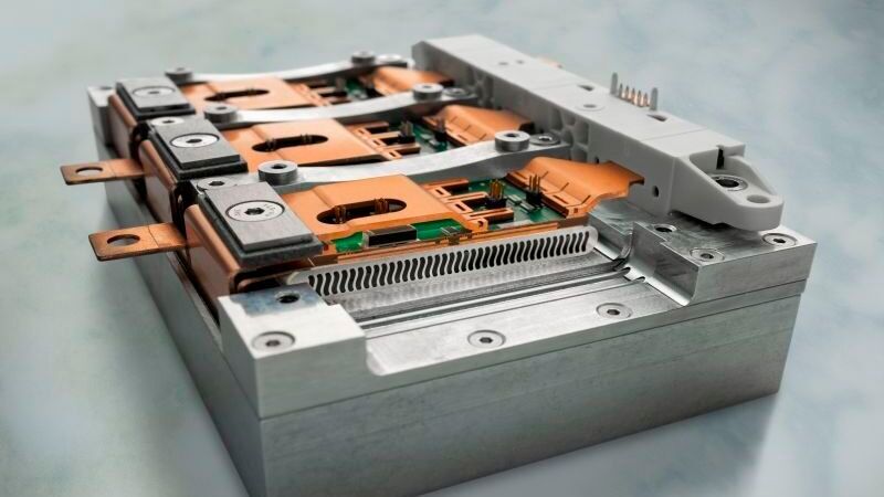 Hochintegrierter Wechselrichter mit einer Leistungsdichte von 500 kW/l, optimiert für maximale Leistungsdichte (Bild:  Fraunhofer IZM / Volker Mai)