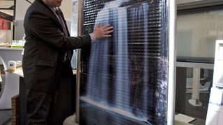 Der Klimabrunnen gleicht Strahlungstemperaturen aus, kühlt und entfeuchtet die Luft auf natürliche Weise und bindet dabei auch Staub und Pollen. (Bild: Fraunhofer-Institut für Bauphysik IBP)