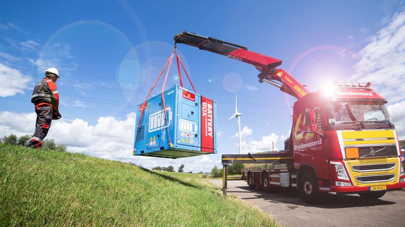 Eine Battery Box bei der Anlieferung durch den Bredenoord Transportservice(Bild:  ©Bredenoord GmbH)