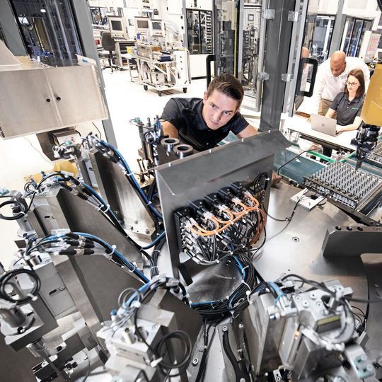 Schaeffler Special Machinery – der Sondermaschinenbau der Schaeffler Gruppe – steht für Sonderlösungen mit höchstem Qualitätsanspruch.(Bild:  Schaeffler/Dominik Obertreis)