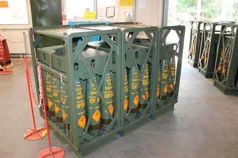 Die 155-Millimeter-Artilleriemunition von Rheinmetall ist weit verbreitet. Auch der Kampf der Ukraine mit den Russen wird damit bestritten. Damit die Versorgung sichergestellt bleibt, hat die Waffenschmiede jetzt vor, Hagedorn-NC zu kaufen, einen Schießbaumwollehersteller.(Bild:  Rheinmetall)