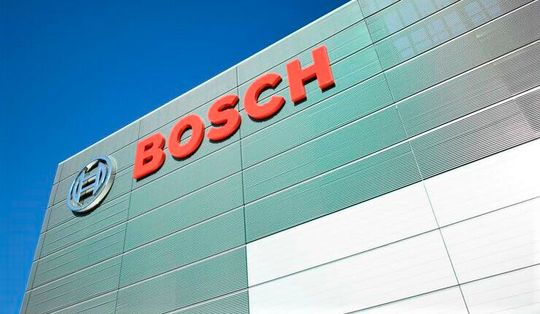 Dpa meldet, dass Bosch die Produktionsverlagerung seines Werks in München Berg am Laim plant. Als Grund wird der kontinuierliche Rückkang der dort gefertigen Komponenten genannt.(Bild:  dpa)