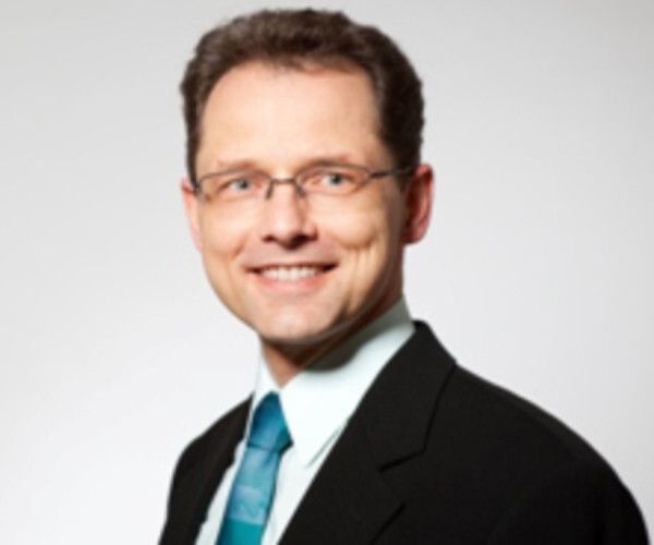 Dr. René Zimmer: „Das Wasserstoffauto hat die gleichen Vorzüge wie der gewohnte Pkw und verspricht zusätzlich emissionsfreie Mobilität. Das bedeutet Autofahren mit gutem Gewissen.“ (UfU e.V.)