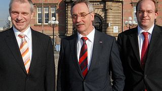 Das Führungstrio der Dortmunder Hafen AG (von links): Prokurist Rainer Pubanz, Vorstand Manfred Kossack und der Generalbevollmächtigte Markus Bangen. Bild: Dortmunder Hafen/Appelhans (Archiv: Vogel Business Media)