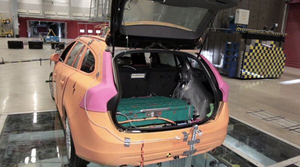 Den Euro-NCAP-Crashtest bestand der Volvo V60 Plug-in-Hybrid als beste Fahrzeug mit Elektromotor (Bild: Volvo)