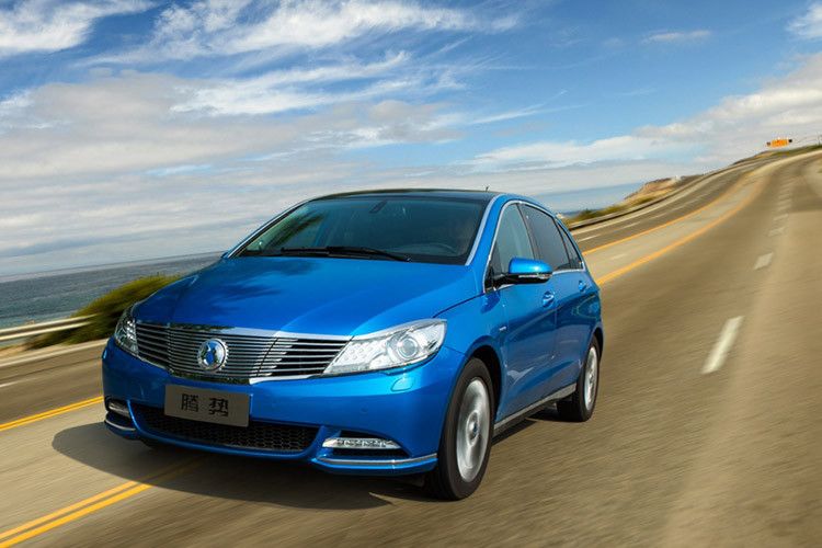 Als erstes E-Mobil seiner Klasse bietet er eine Reichweite, mit der man sich sogar in die Dauerstaus von Shanghai oder Peking traut. (Foto: Daimler)