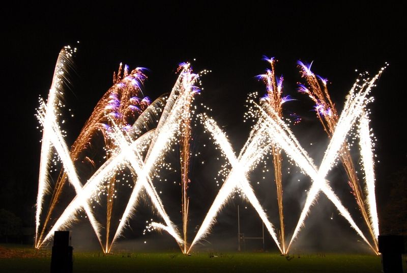 Ein kleines Unternehmen im englischen Sonning, Sonning Fireworks, wollte ein Feuerungssystem entwickeln, das erweiterbar sein sollte, sicher und kostengünstig (Bild: Sonning Fireworks)