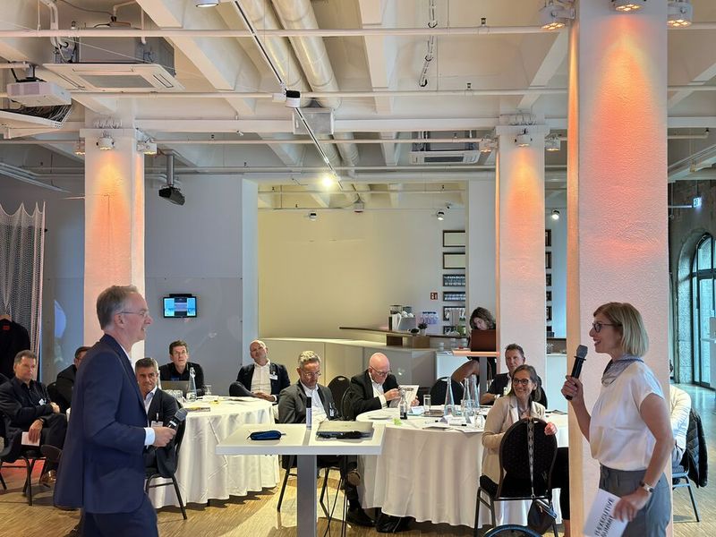 The channel is aging out! Klaus Weinmanns (PRIMEPULSE) Impulsstatement zu Dynamik, Chancen und Perspektiven. (Bild: Vogel IT-Akademie)