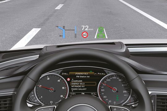 ... hierzu zählen etwa das Headup-Display mit eingespiegelter Tempowarnung ... (Archiv: Vogel Business Media)