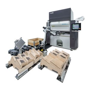 ... und der Roboterbiegezelle Dyna Cell, die weniger als zwei Abkantpresse kostet und fix einsatzbereit ist, wie LVD betont.(Bild:  LVD / T. Lesaffer)