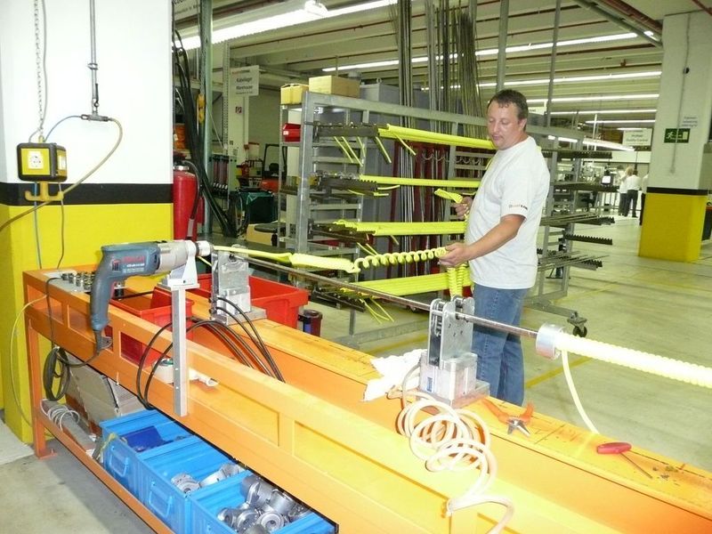 Am Jubiläumstag konnten sich die Gäste in Führungen durch die Produktion und das Labor sowie in zahlreichen Fachvorträgen über  die Leitungstechnik informieren. Bild: Juliana Schulze (Archiv: Vogel Business Media)