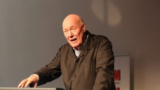 Jean-Claude Biver hat das Publikum mit seinen Ausführungen sogleich in den Bann gezogen. (Bild: Matthias Böhm)
