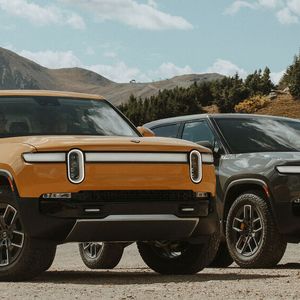 Der batterieelektrische Pick-up Rivian R1T ist jetzt in den USA zu Preisen ab 85.000 Dollar bestellbar.(Bild:  Rivian)