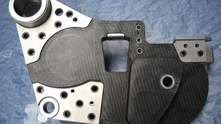 Kohlenstofffaser-Klipphebel in RTM-Leichtbauweise ersetzt eine Aluminium-Guss-Konstruktion.  (Bild: ADETE)