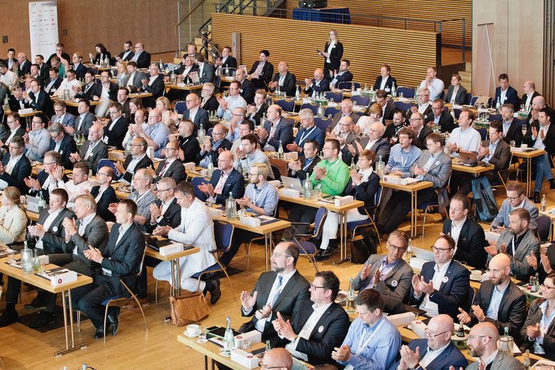 Gute Stimmung beim Start in den iTeam Jahreskongress 2018 (Synaxon)