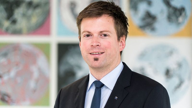 Philipp Herwerth leitet bei Trumpf den Vertrieb Elektrowerkzeuge in Deutschland: „Ich empfehle für Handwerker, die Kanten regelmäßig bearbeiten müssen, unsere Kantenfräser und -former.“ (Bild: Trumpf)