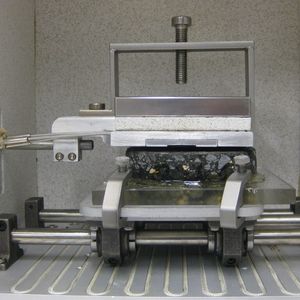 Abb. 2: Apparatur zur Bestimmung der Gummireibung.