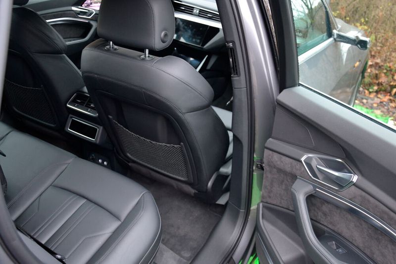 … für die Fondpassagiere gibt es Beschwerdegründe.  (Bild: Michel/»kfz-betrieb«)