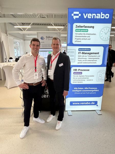 Jannis Rietmann (l.) und Jörg Funkat von venabo haben viele interessante Gespräche geführt. (Bild: Vogel IT-Medien GmbH)