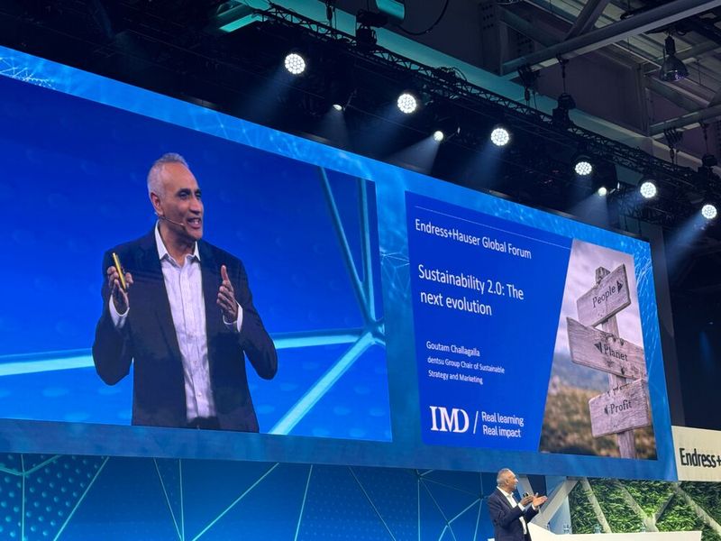 Prof. Goutam Challagalla, Professor für Strategie und Marketing an der IMD Business School in Lausanne, zeigte anhand praktischer Beispiele Wege zur nachhaltigen Transformation auf.  (Bild: Anne Richter, VCG)