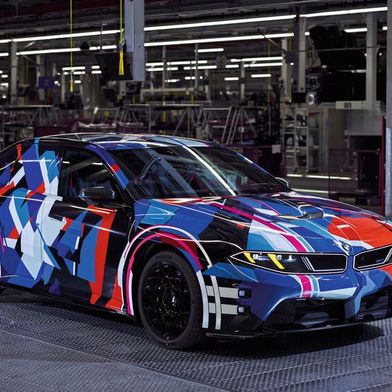 BMW baut seine Elektrofahrzeugproduktion in Bayern aus: Das neue Batteriewerk Irlbach-Straßkirchen liefert Gen6-Hochvoltbatterien nach München, wo künftig auch der erste vollelektrische M3 entstehen soll. (Bild: Fabian Kirchbauer)