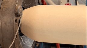 Auf Basis von thermoplastischer Stärke konnte am IKV mit physikalischen Treibmitteln erfolgreich eine flexible Schaumfolie hergestellt werden. (Bild: IKV)