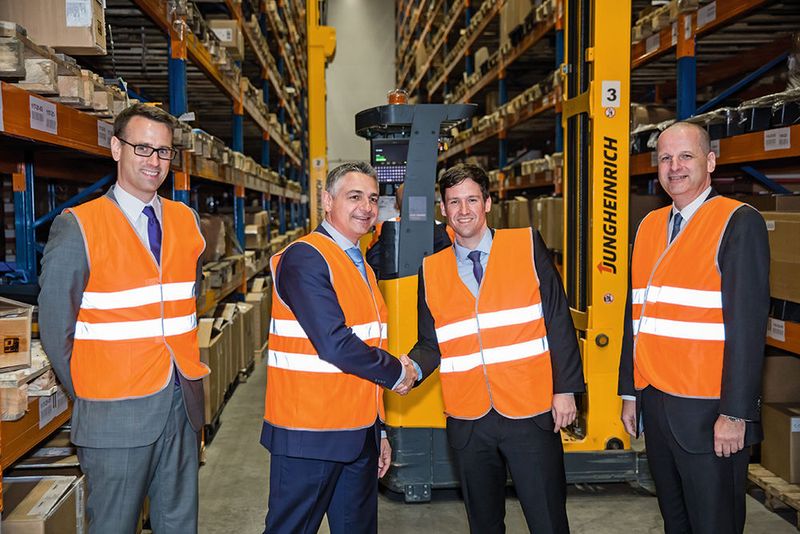 Sie weihten das neue Jungheinrich-Regionallager ein (v.l.): Russland-Geschäftsführer Luuk Snijders, Perry Neumann, Managing Director Russia & Belarus von Kuehne + Nagel, Stefan Brehm, Vice President After Sales der Jungheinrich AG, und Hans-Herbert Schultz, Vice President Sales Europe East von Jungheinrich. (Bild: Jungheinrich)