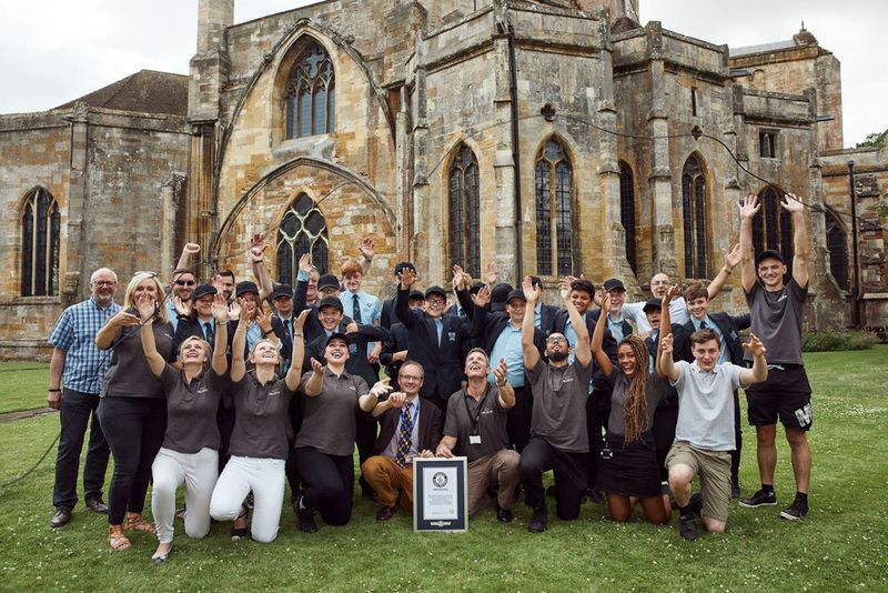 Der erfolgreiche Rekordversuch wurde vom Guinnessbuch der Rekorde bestätigt.  (Trelleborg Sealing Solutions)