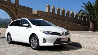 Der Toyota Auris Touring Sports ist der erste kompakte Kombi mit Vollhybrid-Antrieb. (Foto: Michael Ziegler)