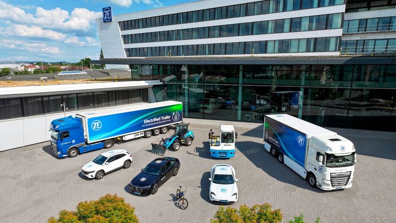 Elektrifizierung über alle Segmente hinweg: ZF bietet elektrische Mobilitätslösungen für Automobile, Nutzfahrzeuge, Industrie, Baumaschinen und Micro-Mobility. Elektrifizierung über alle Segmente hinweg: ZF bietet elektrische Mobilitätslösungen für Automobile, Nutzfahrzeuge, Industrie, Baumaschinen und Micro-Mobility.