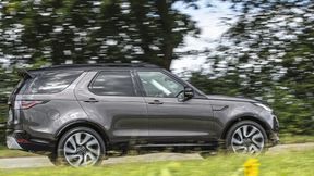 Unter anderem neuere Discoverys sind von der aktuellen Rückrufaktion des Importeurs betroffen. (Bild: Land Rover)