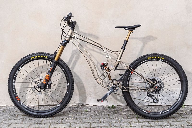 Die typische Olivfärbung erhält der Fracebike-Rahmen durch das Hart-Eloxieren. Weitere Farben sollen folgen. (maikgoering photography)