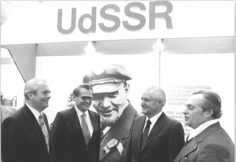 Kurios: Die UdSSR feiert in Hannover den 110. Geburtstag Lenins.  (Hubert Link/Bundesarchiv)