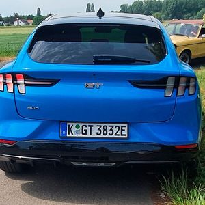 3. Das Design: Der vollelektrische Mustang Mach-E hat die dreiteiligen Rückleuchten, die charakteristisch sind für den Mustang mit Verbrennungsmotor.(Bild:  Mauritz – »kfz-betrieb«)