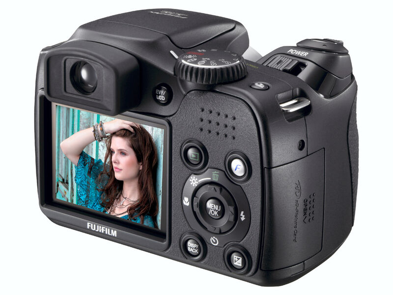 Sowohl im Weitwinkel- als auch im Telebereich kann die S5700 von Fuji dank des zehnfachen Zooms überzeugen. (Archiv: Vogel Business Media)