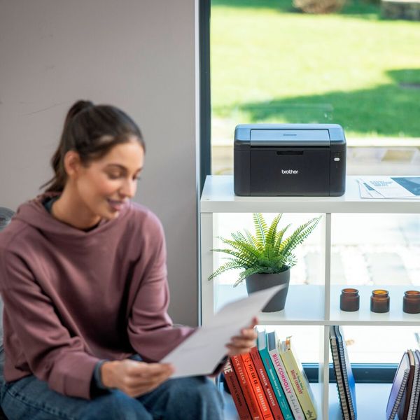 Der Brother HL-L1240W ist ein reiner Drucker. Sein 20-Seiten-Laser-Druckwerk kommt auch in den beiden MFPs zum Einsatz.   (Bild: Brother)