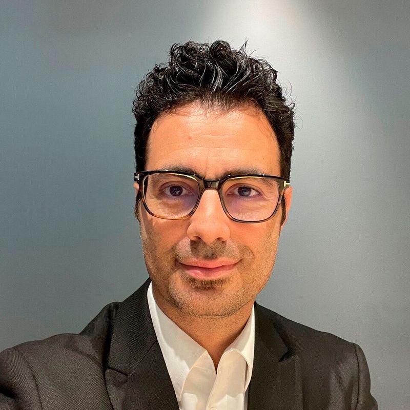 Dino Minichiello, Sales Director Manufacturing bei ServiceNow, spezialisiert auf Software zum strukturierten und ransparenten Organisieren internationaler Lieferketten für produzierende Unternehmen. 