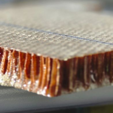 The composite material made of epoxy and glass fibers not only protects against flames but is also fully recyclable. (Source: Empa)