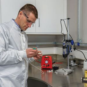 Zum Customer Solution Center gehören gut ausgestattete Labore für den 3D-Druck, die Entwicklung von Prototypen und Gerätetests.
