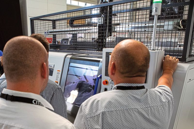Technologie zum Anfassen auf dem «After-EMO-Open-House»: Beliebt war die Miyano BNE-42 mit automatischer Teilezuführung. (Citizen Machinery Europe)